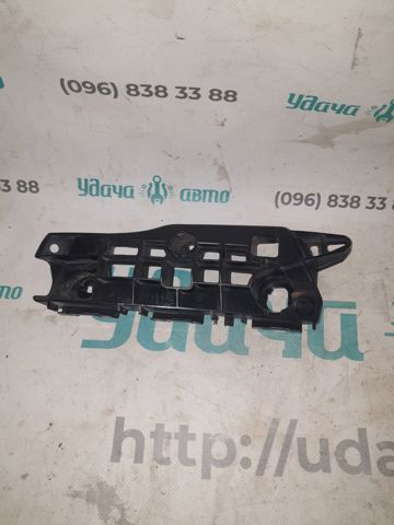 Левый кронштейн переднего бампера 5214633060 TOYOTA