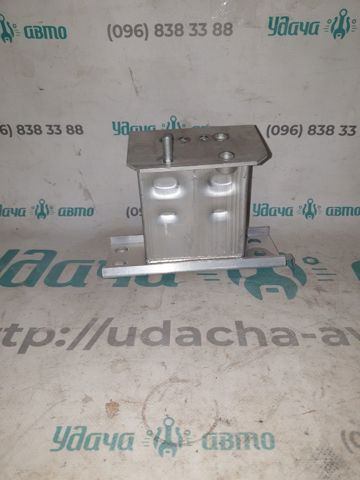 Кронштейн усилителя переднего бампера 5701447030 TOYOTA