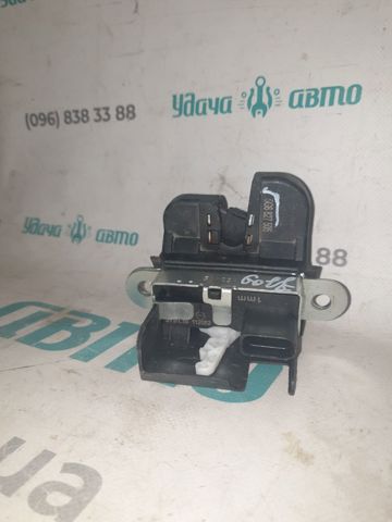 Замок и ручка двери задка 5G6827505B9B9 VAG