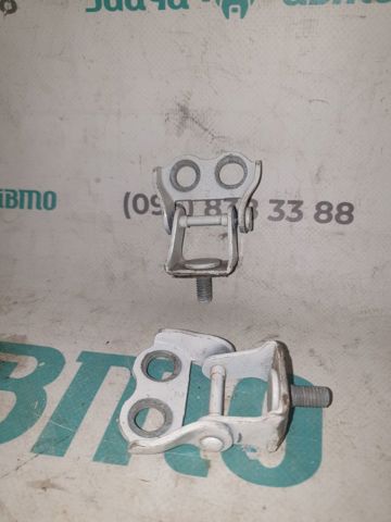 Детали багажника (петли и упор крышки) 6880152010 TOYOTA