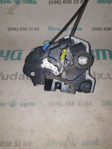 Дверной замок передний правый 6903002250 TOYOTA