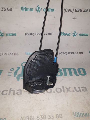 Замок задней двери, правой 6905006100 TOYOTA