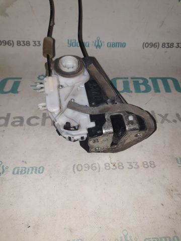 Замок задней двери, правой 6905047090 TOYOTA