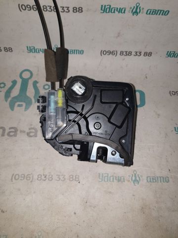 Замок задней правой двери  6905048080 TOYOTA