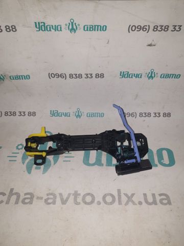 Держатель наружной ручки двери, задней левой 6920447020 TOYOTA