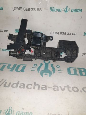 806105DM2A Держатель наружной ручки двери передней правой купить Одесса