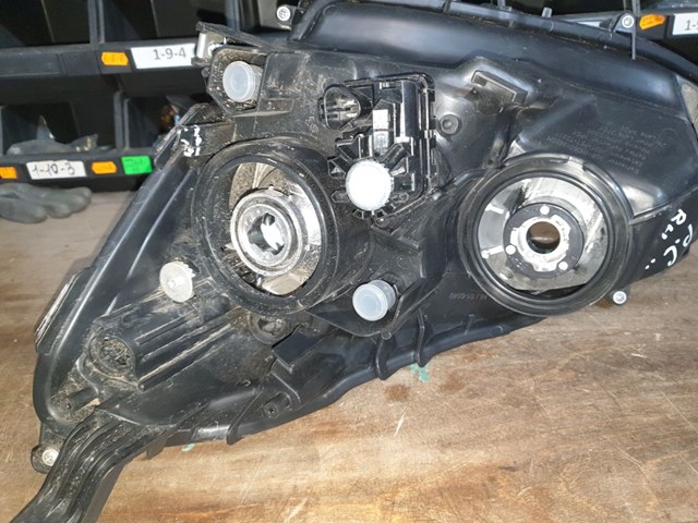 8111052E81 TOYOTA Правая фара купить в Ужгород