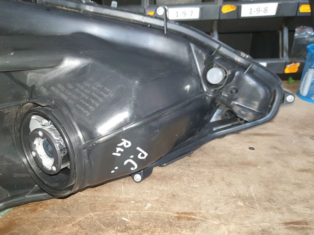 8111052E81 TOYOTA Правая фара купить в Житомир