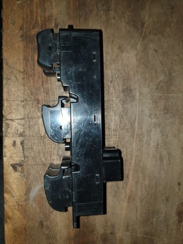 8608A207 MITSUBISHI Кнопочный блок управления стеклоподъемником передний левый купить в Кривой Рог