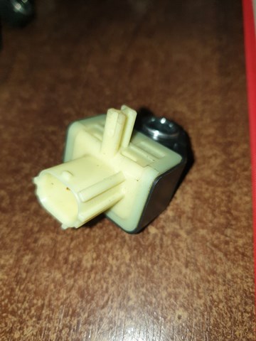 Датчик Айрбег передний 8983128040 TOYOTA