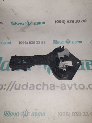 Держатель наружной ручки двери, передней правой A9067601034 MERCEDES