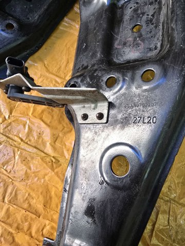 A9076220700 MERCEDES Кронштейн передней балки купить в Житомир
