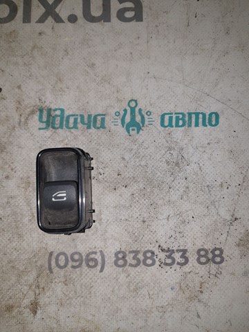 Кнопка подъемника переднего правого стекла A9079050504 MERCEDES