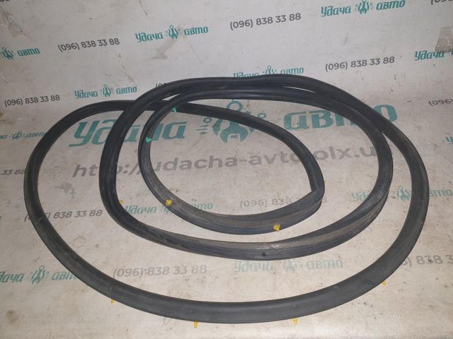 Прокладка двери передней правой AM5Z5820708B FORD