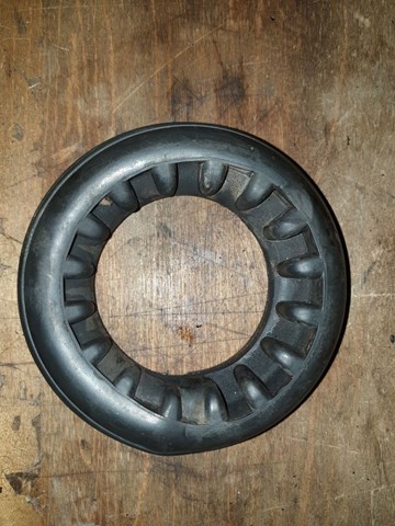 Проставка верняя задней пружины AV615599DD FORD