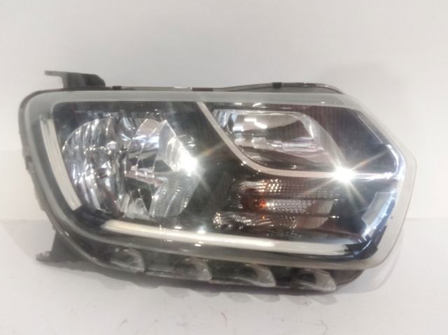 RENAULT 260101133R Правая фара в наличии Ужгород