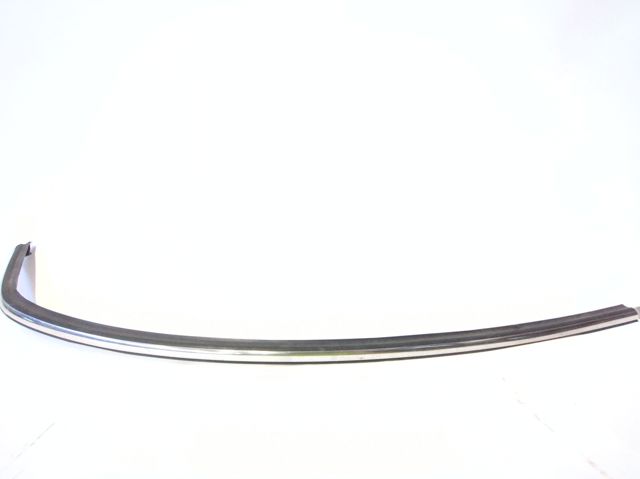 51317051528 BMW Молдинг лобового стекла нижний купить в Черновцы