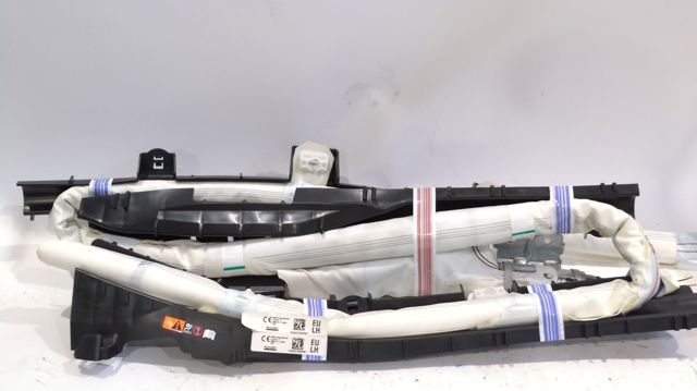 62180F4010 TOYOTA Шторка боковая, левая купить в Николаев