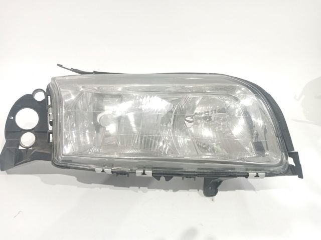 VOLVO 8662868 Фара правая в наличии Чернигов