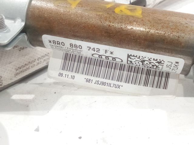 8R0880742F Шторка боковая, правая купить Ирпень