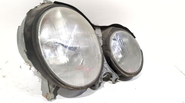 MERCEDES A2108203061 Правая фара в наличии Черновцы