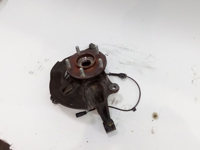 MAZDA KD3533031 Цапфа (поворотный кулак) передний левый в наличии Одесса