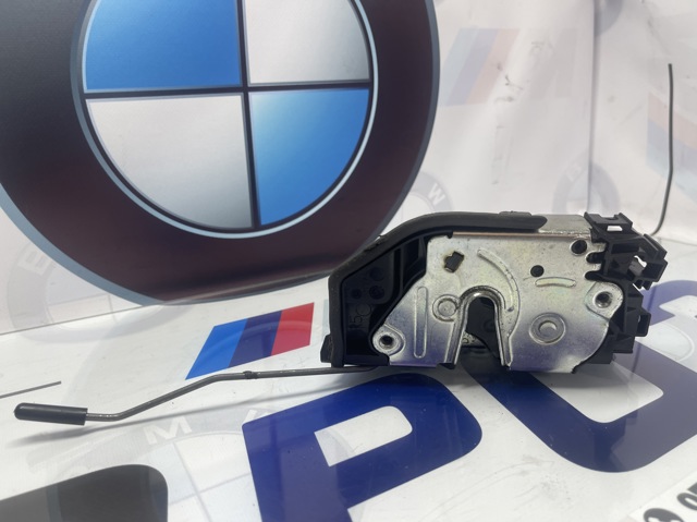 Замок двери задней правой 7202148 BMW