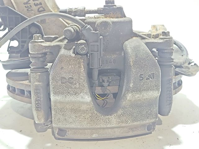 2473320800 MERCEDES Цапфа передняя правая купить в Черкассы