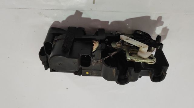 SSANG YONG 7132034002 Замок двери задней правой в наличии Украина