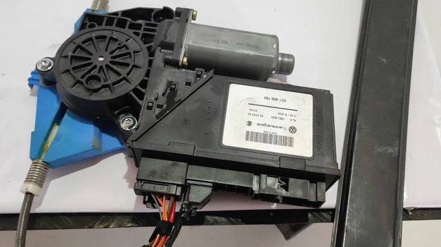 VAG 7L0837461C Стеклоподъемник передней левой двери в наличии Днепр