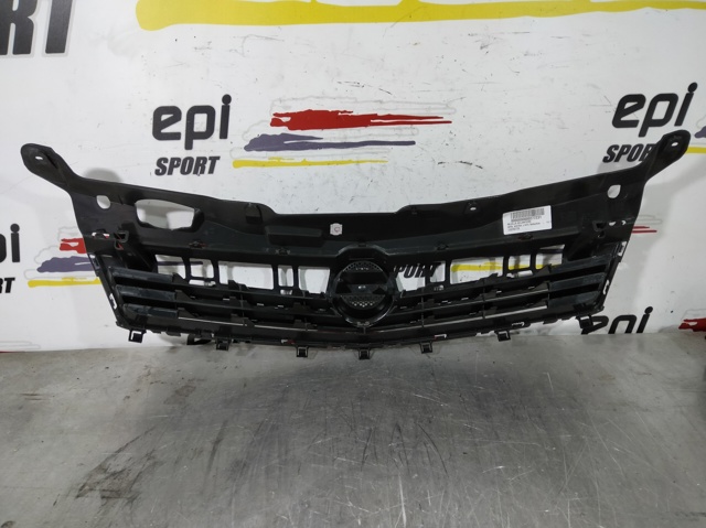 OPEL 13225775 Решетка радиатора в наличии Ирпень