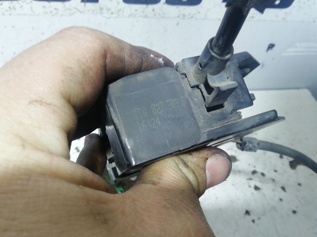 1T0823509B Замок капота купить Киев