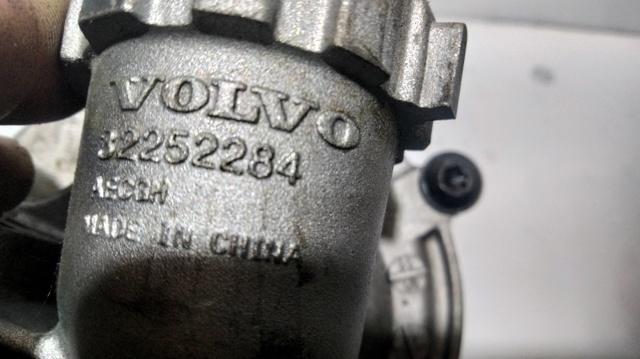 VOLVO 32252284 Помпа водяная (насос) охлаждения в наличии Полтава