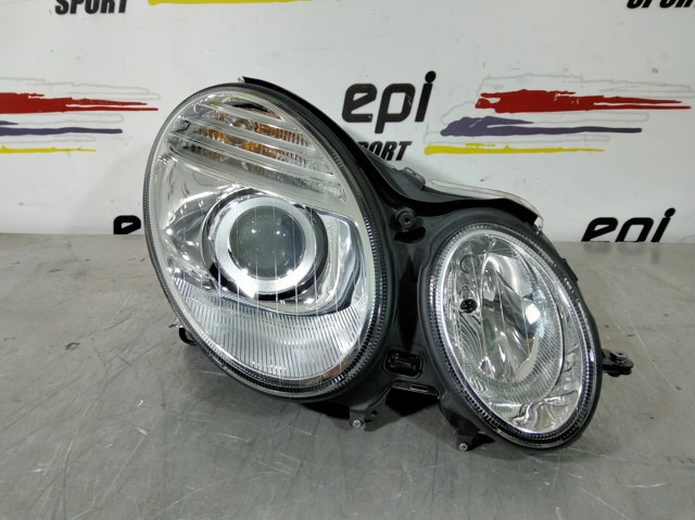 MERCEDES A2118203061 Правая фара в наличии Украина