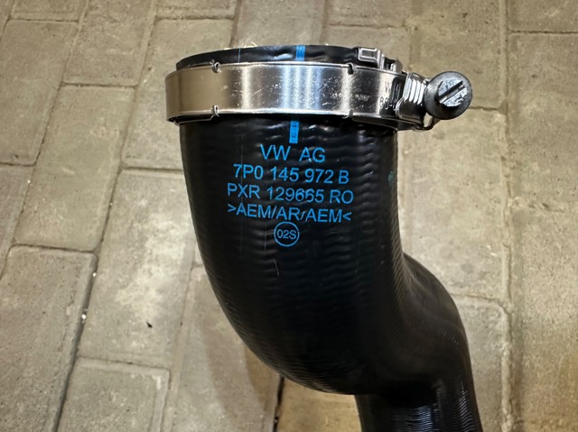 VAG 7P0145972B Патрубок интеркулера в наличии Ирпень