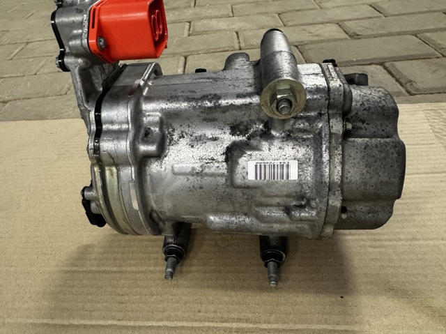 Компрессор системы кондиционирования 926005SA1B NISSAN