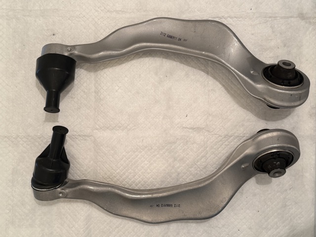 Передний нижний рычаг 31126886912 BMW