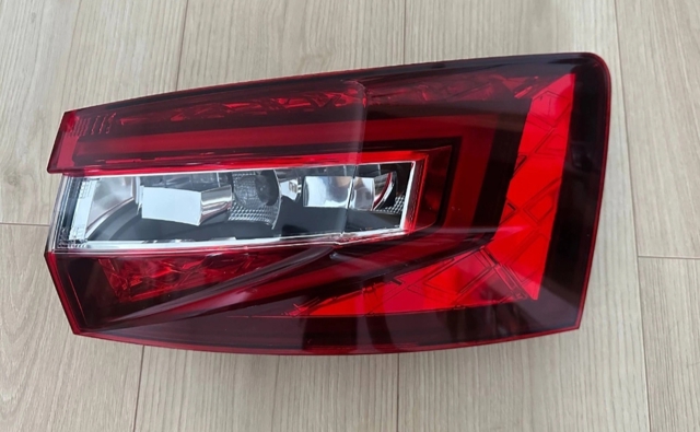 VAG 3V9945208 Фонарь задний правый внешний в наличии Черновцы