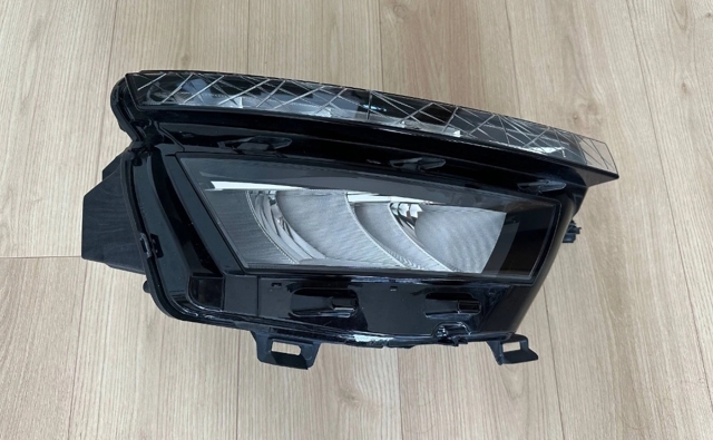 VAG 658941016 Правая фара в наличии Чернигов