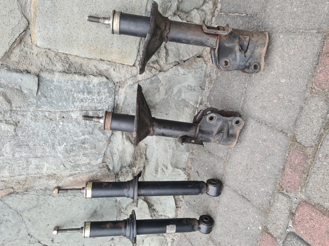 Амортизаторная стойка передняя левая MR369009 MITSUBISHI