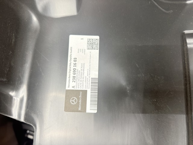 Передний правый подкрылок крыла переднего  A2386901603 MERCEDES