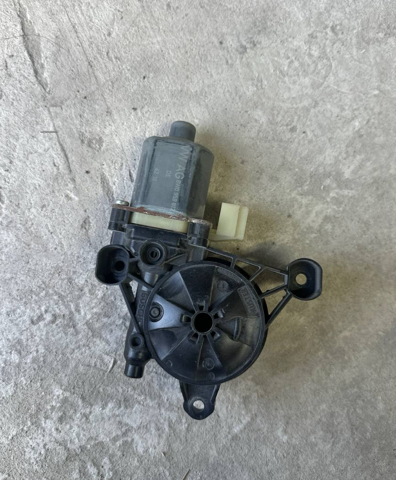 Мотор стеклоподъемника двери задней, правой 8W0959812 VAG