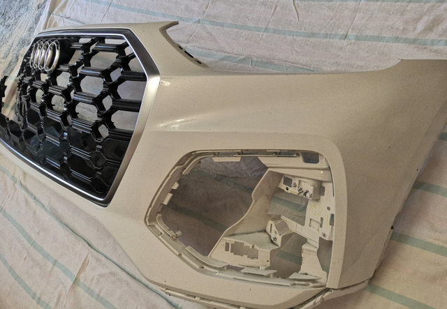 VAG 80A853651AH Решетка радиатора в наличии Житомир