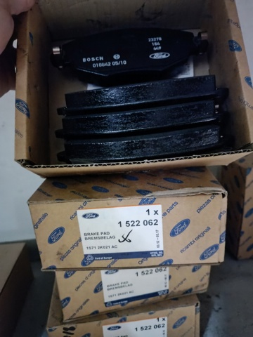 FORD 1522062 Колодки тормозные передние дисковые в наличии Ровно