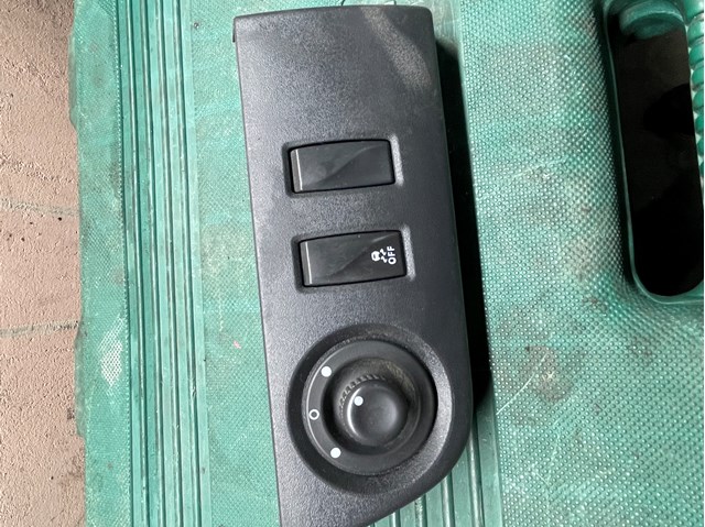 Блок управления зеркалами заднего вида 255704649R RENAULT