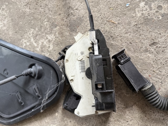 Замок задней двери, правой Фольксваген Пассат B8