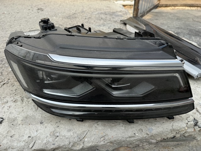 Фара правая 5NB941114E VAG