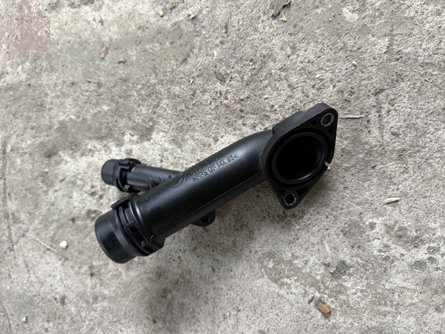 Фланец охлаждающей жидкости 7560130 BMW