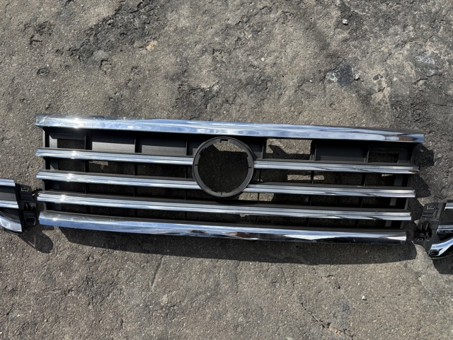 Решетка радиатора 760853653 VAG