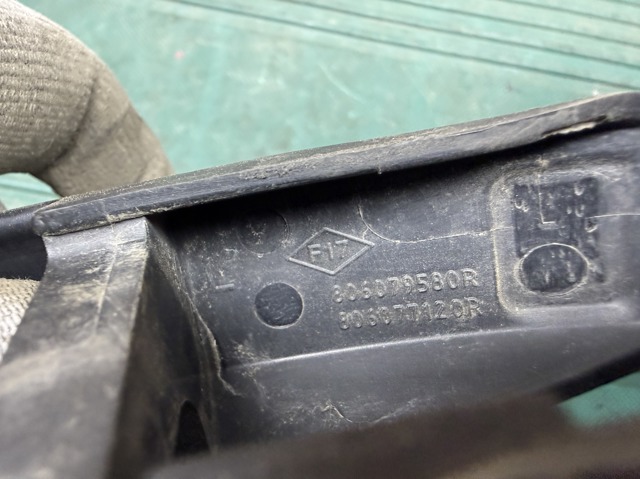 RENAULT 806079580R Ручка двери передней наружная левая в наличии Черновцы
